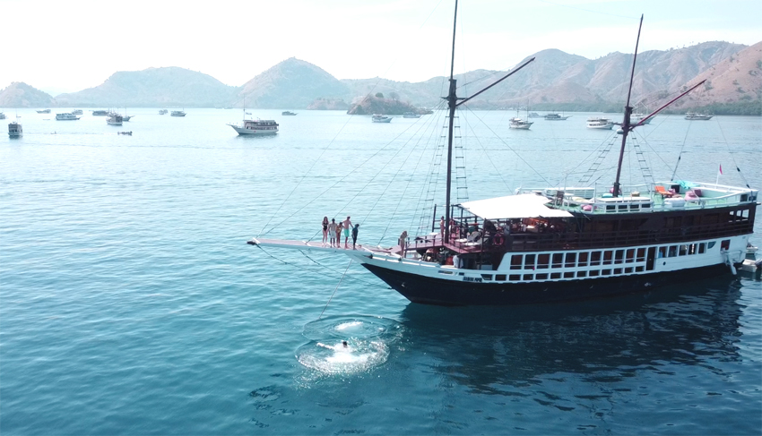 Enjoy the boat atmosphere